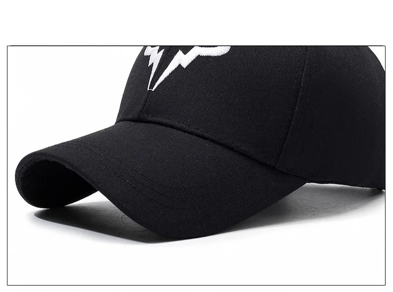 Schwarze Baseball Cap – Weißes Bullenhorn-Logo