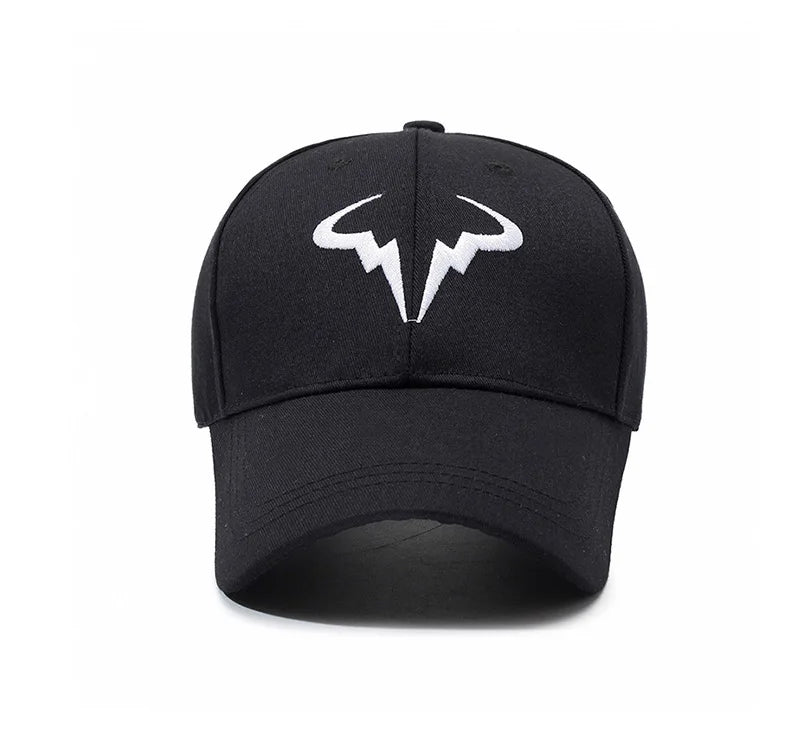Schwarze Baseball Cap – Weißes Bullenhorn-Logo