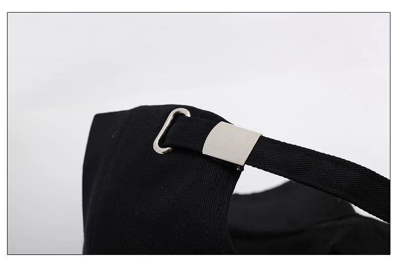 Schwarze Baseball Cap – Weißes Bullenhorn-Logo