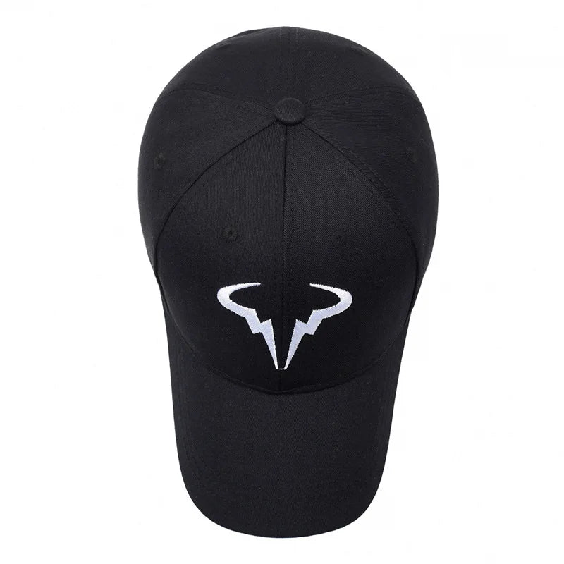 Schwarze Baseball Cap – Weißes Bullenhorn-Logo