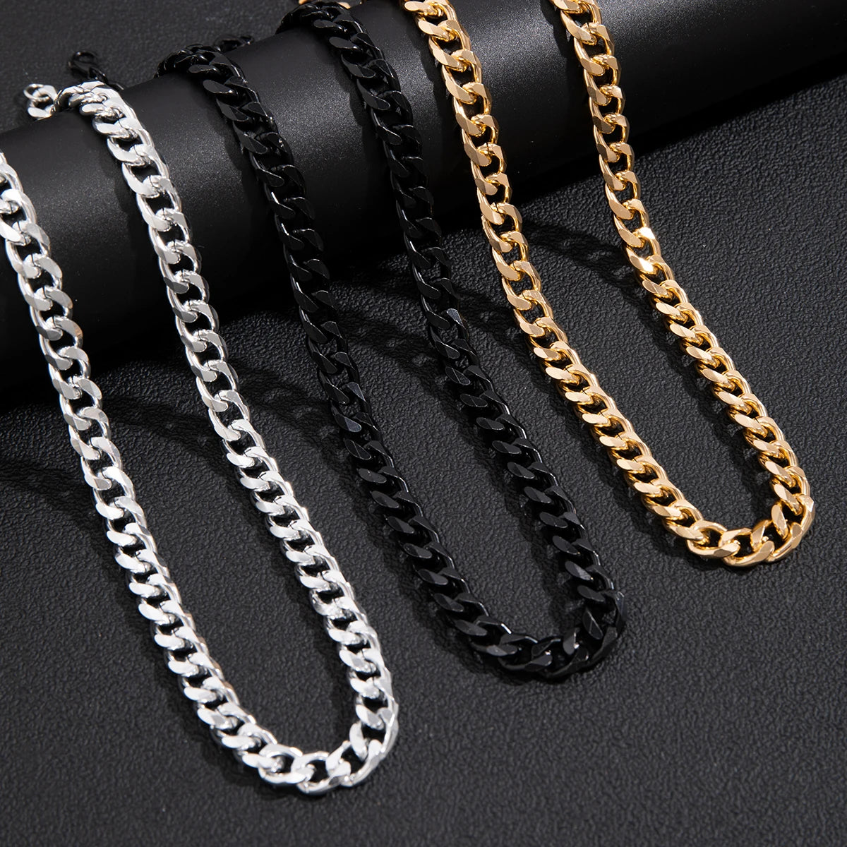 KunJoe Cuban Chain Halskette für Herren – Gold / Schwarz – Aluminium Schmuck für Party & Alltag